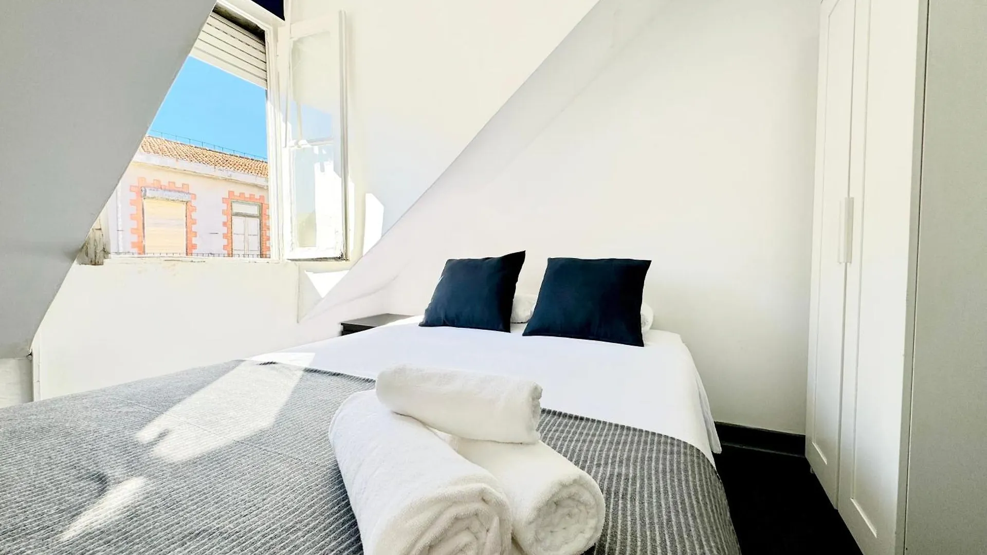 Guest house Low Cost Arroios Rooms Lisbon Portugal