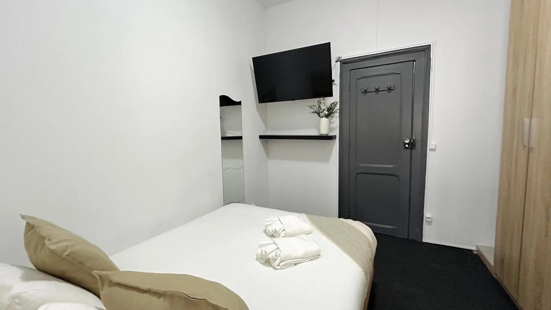 Low Cost Arroios Rooms Lisbona