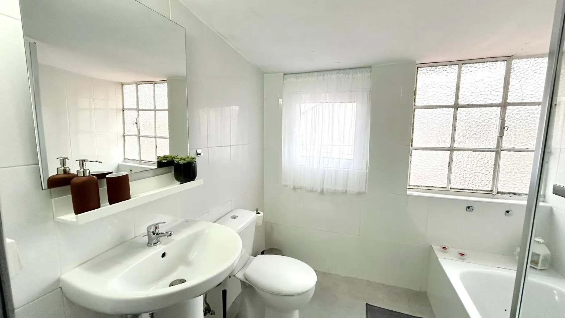 Low Cost Arroios Rooms Lisbona 0*,  Portogallo